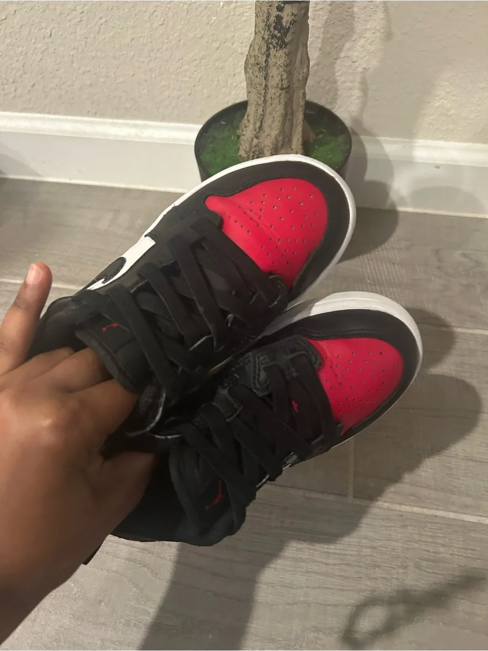 Nike Kids' Low-Top Sneakers in Black and Red